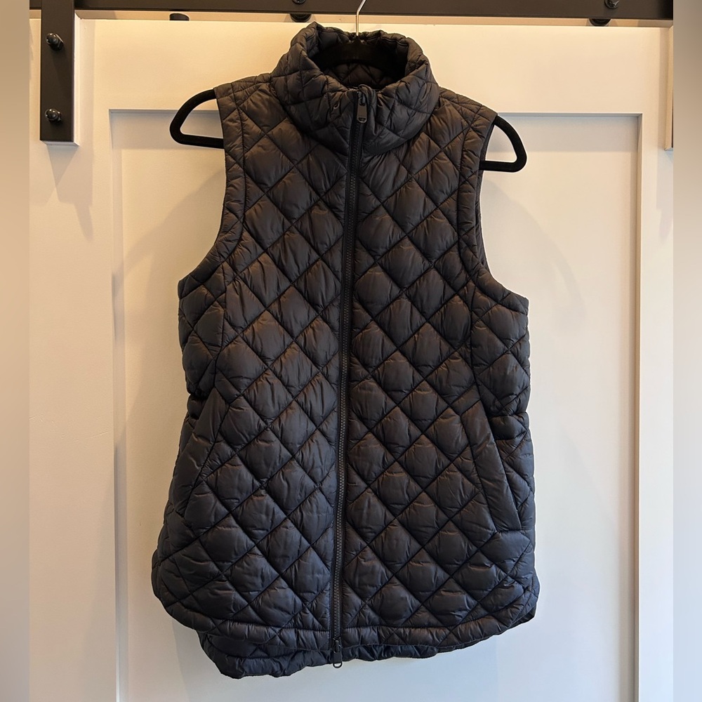 Athleta Womens Whisper Featherless Quilted Vest SOLD OUT Size medium